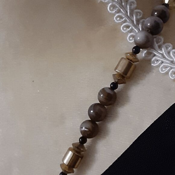 Natural stone tones brown gold tone accents necklace 28" - Picture 2 of 3